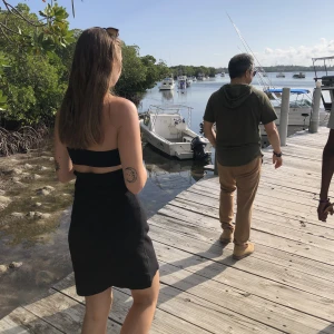 Klänning hm - Jättefin sommarklänning från hm!  Helt oanvänd med lapparna på då jag köpte två storlekar och denna var för liten (xs)🙈 Knyts i nacken och öppen rygg ( har  på mig en bandeau-topp på bilden, har då strl S) 