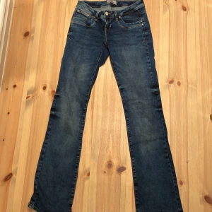 Ltb valerie jeans - Säljer dessa oanvända 🌟snygga🌟 jeans pga att de inte passar mig. Storlek 26/34