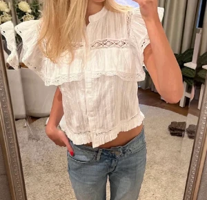 Blus Zara  - Köpt på Plick men har använt den själv en gång, så inga täcken på användning 😊(liten i storleken) frakt ingår inte 🥰