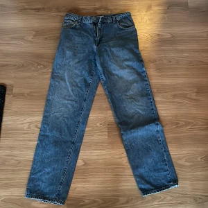Jeans - Sparsamt använda jeans.