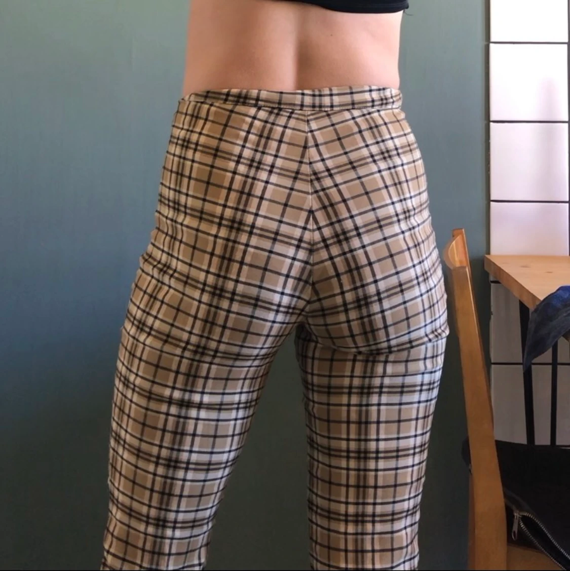 Rutiga stretchiga byxor