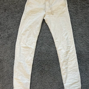 Linne byxor - Fina, helt oanvända linebyxor! Nypris 499 kr från Kappahl. Strlk W30 L32