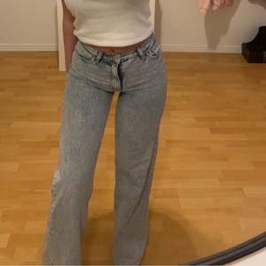 Säljer mina älskade Monki jeans , superfina men blivit för små