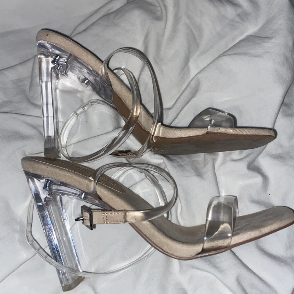 Genomskinliga klackar  - 90