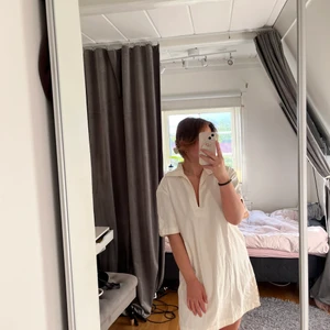 Skjortklänning  - Super fin, beige,  skjortklänning💗