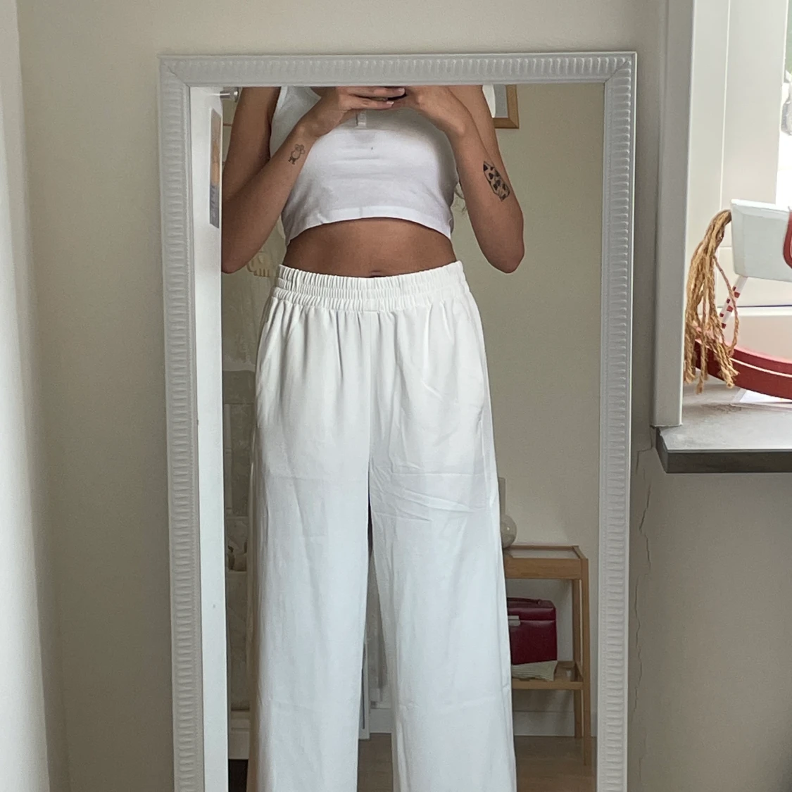 Vita byxor i tunnt tyg  - 90