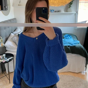 Stickad tröja - Fin blå stickad/virkad tröja. Perfekt till sommarkvällar!!💙💙 passar även bra med en vit T-shirt under tex