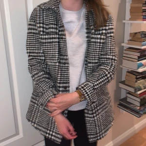 Pepitarutig vår/höstkappa  - Strl 34, passar även 36,38