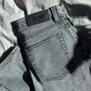 Acne jeans - Sjukt snygga jeans från Acne. Tyvärr för små för mig