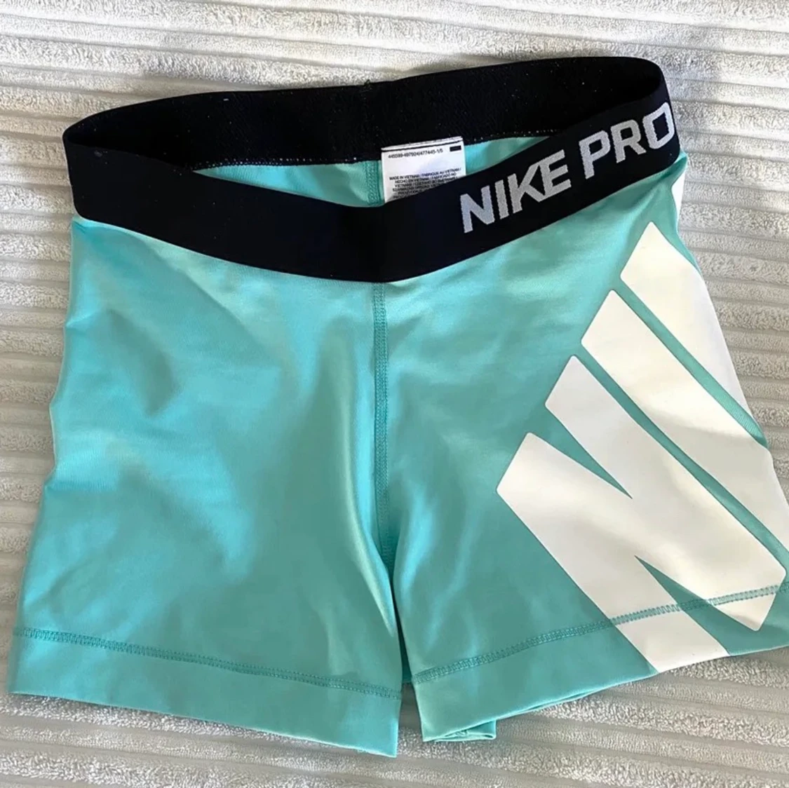 Mintgröna Nike Pro träningsshorts  - 90