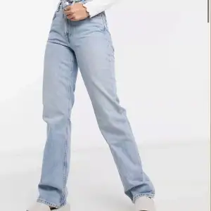 Superfina jeans från Weekday. Säljer pågrund av att dom är för små. Inga defekter