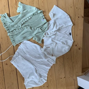 Koftor - Ljusgrön kofta strl XS, Vit kofta Gina Tricot strl XS, ribbstickad vit kofta strl M