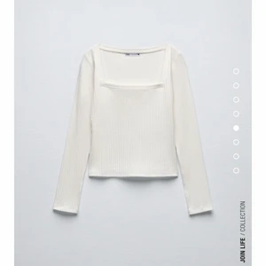 Zara  - Säljer denna fyrkantiga urringnings tröjan från Zara! Storlek-XS 💗💗