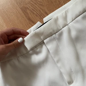 Zara - Så fina byxor från zara. Tyvärr för stora för mig! Storlek 34  