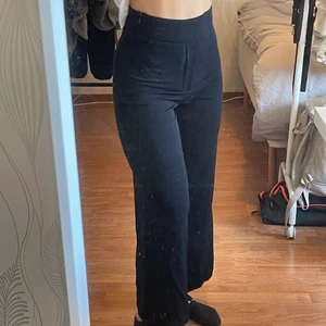 Kostymbyxor - Välanvända men det är inte märkbart. Har du funderingar är det bara att höra av sig☺️