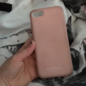Wolfdrem - Ett skal till iPhone 6 rosa inte jätte Fräsch men säljer för 10kr annars 50 i affär 