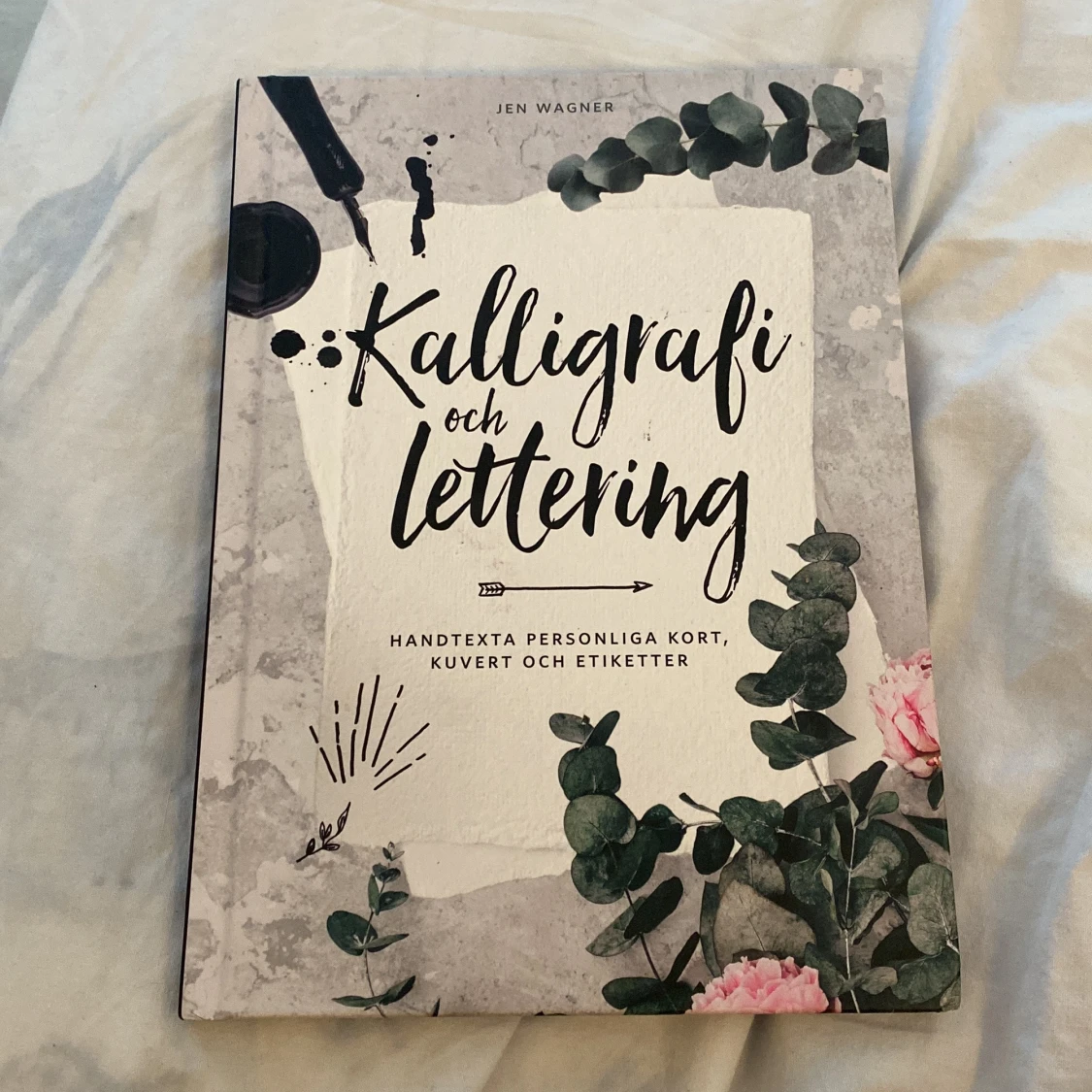 Steg för steg kalligrafi och lettering.