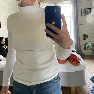 Polotröja  - Vit polotröja, bomull nyskick (andvänd 2-3 ggr)