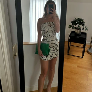 Sommarklänning - Ursnygg sommarklänning🐆 använd max 2 gånger så den är som ny! 