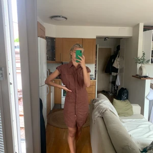 Klänning - En supersnygg klänning som är användbar till så många tillfällen! Använd ett fåtal gånger🌸