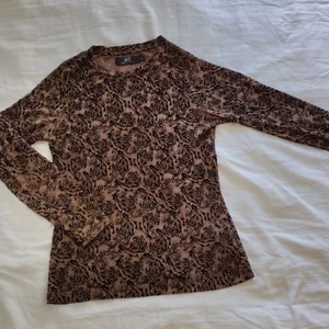 TunnTröja - Sitter fint på. Strl S. 