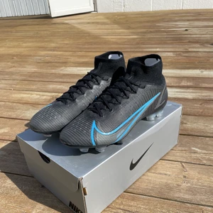 Nike mercurial superfly 8 elite FG  - Ganska nya fotbollsskor använda ett fåtal gånger. Säljer för att de är för små. Köpta för 3049kr