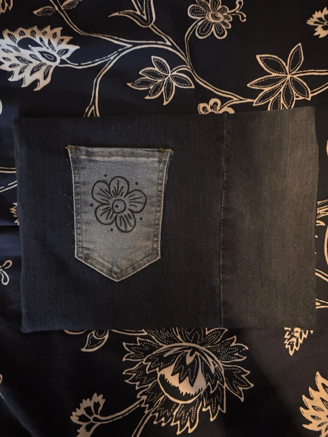 Mörkblå jeansdatorväska med ljusblå ficka - 1