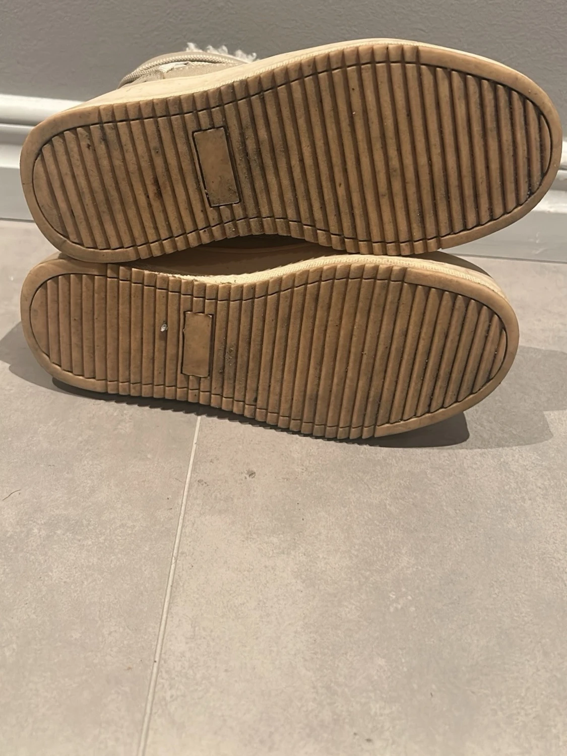 Beige fejk Inukiis med fuskpäls - 3