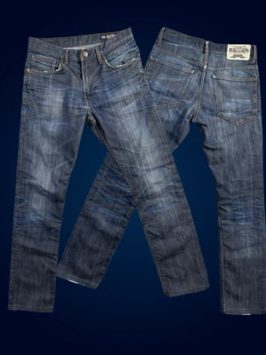 Crocker jeans - Jag säljer ett par sjukt snygga Crocker jeans i storlek 31/32. Jeansen har stört snygga Fades och Honeycomb man annars bara hittar i himlen! Jeansen har inga hål eller slitningar man kan irritera sig över. Mått hittar du på bilder, skriv om du undrar något! 🍾🌹💪🏼