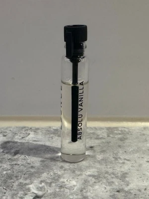 Absolu vanilla - Essnce  - Absolu vanilla - Essnce, köpt nyligen och är använd. Mängd syns på bild 🍦