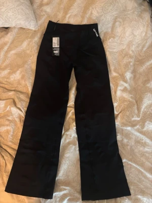 Dfyne vision flare svarta - Säljer dessa helt slutsålda vision flare tightsen från dfyne i st M och längden short i svart. Helt nya med lappen kvar. Säljer då de var för korta för mig. #exercise #training #running #compressionshirt #compression #popular #fit #synthetic #dfynevision #dfynevisionflare #dfynevisionleggings #vision #basketball #soccer #shorts #trainingtop #working out #dfyne #dfyneactivewear #greece #lowwaist #lowrise #cropped #summer #cleangirl #cleangirlaesthetic #thatgirl #dfynevision #softgirl #dfyne