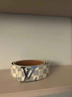 Lvbälte  - Helt nytt märkes bälte inga skador 