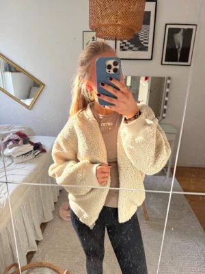 Teddy jacka - Sååå snygg Teddy jacka i bomberjacka modell💞💞