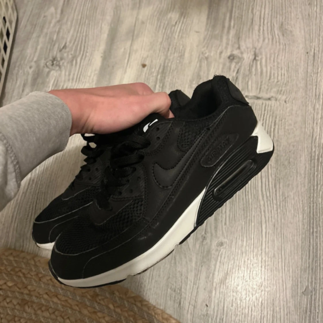 Svarta Nike Air Max 90 sneakers