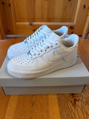 Nike Air Force 1 vita sneakers - Nike air force 1 aldrig använda pris kan diskuteras vid snabb affär
