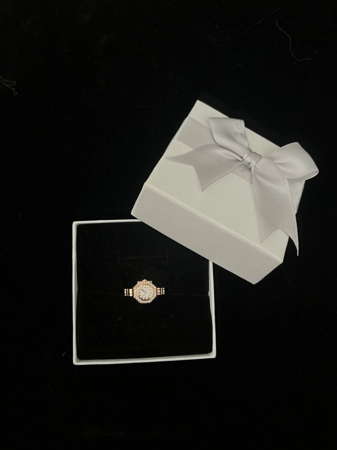 Guldig klock ring  - 2