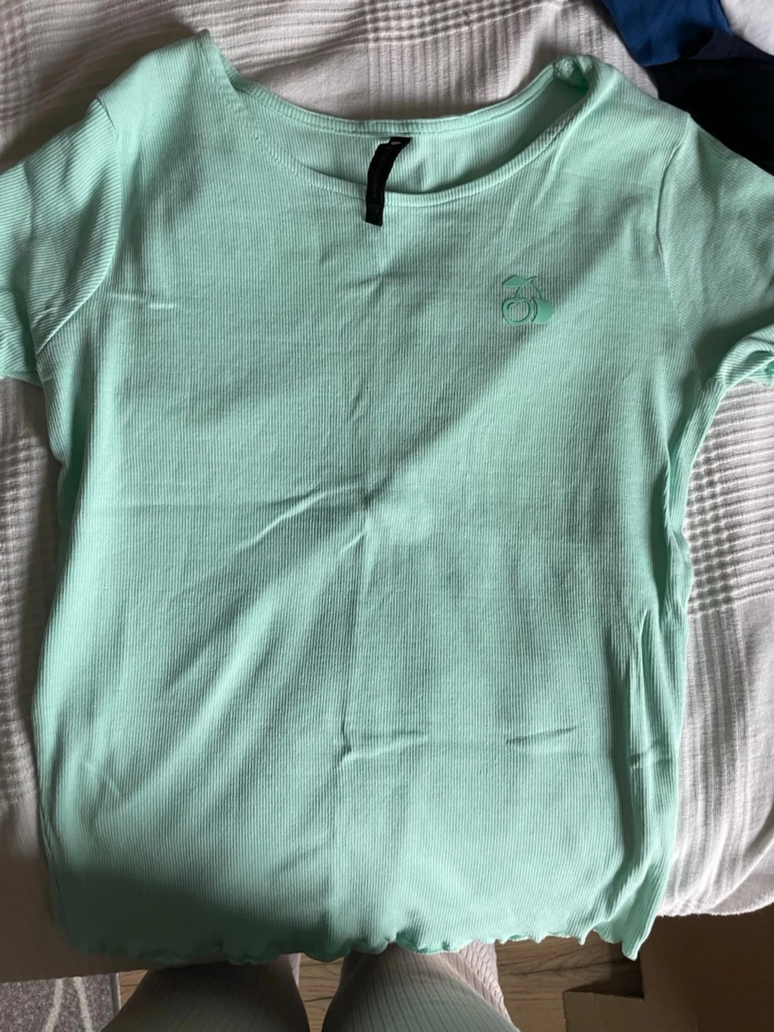 Mintgrön ribbad topp från She Is Amazing