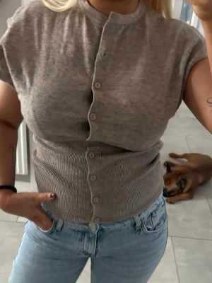 Beige stickad topp - Endast använd 1 gång 💞