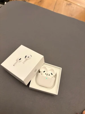 Airpods - AirPods  4 med brusreducering 