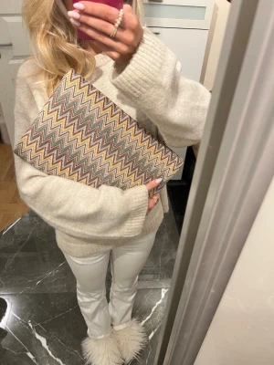 Datorfodral - Missoni inspirerat datorfodral som jag har sytt själv!! Helt nytt aldrig använt🥰🤍passar 11-14 tums dator