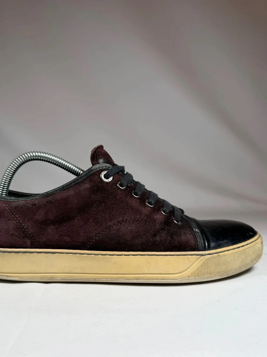 Mörkbruna sneakers med svart tå - 1