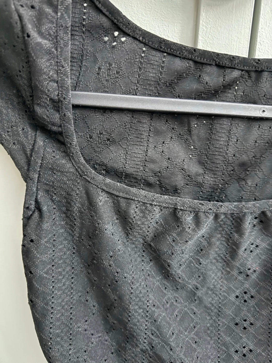 Svart spetsig croppad topp - 1