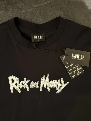 Rick and Morty T-shirt svart - Ny med tagg aldrig använd