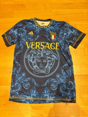 Fotbolls tröja  - Strl 164. Passar xxs, xs, möjligtvis S