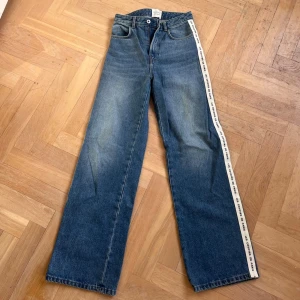 Wide leg jeans - Snygga blå vida jeans från Les Coyotes De Paris. Högmidjade. Storlek ”16 år” men motsvarar 34-36 eller S