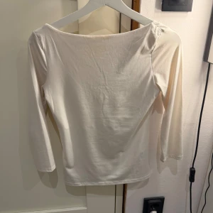 Trekvarts tröja - Superfin trekvartströja från H&M i storlek S🤍Skönt material! Använd 1 gång. Lite creme vit