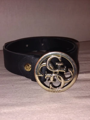 Guess skärp  - Fint skärp från guess. Stl S men justerbar 