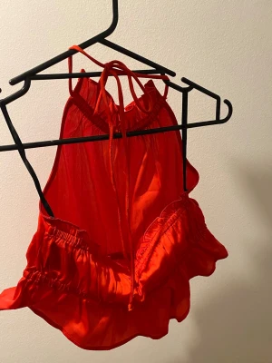 Röd topp - Använd 1 gång, inga defekter