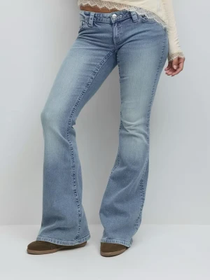 Ljusblå jeans gina 14+ xxs - Ljusblåa, jätte låg midjade jeans från gina 14+ i storlek xxs. Helt slutsålda på hemsidan. Pris kan diskuteras🥰🥰