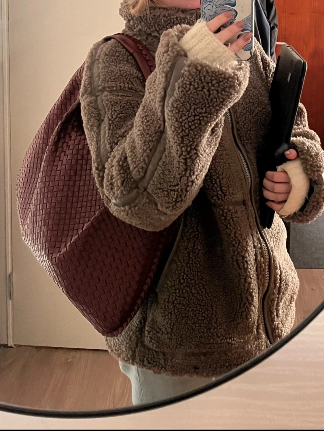 Vinröd/burgundy populär flätad lite större väska  - 3